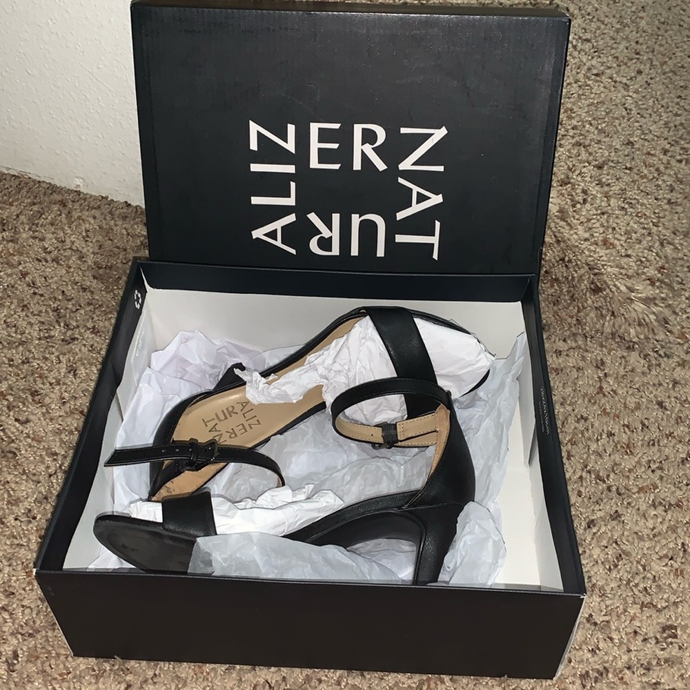 Naturalizer heels size 5 1/2 no scuffs or scratches